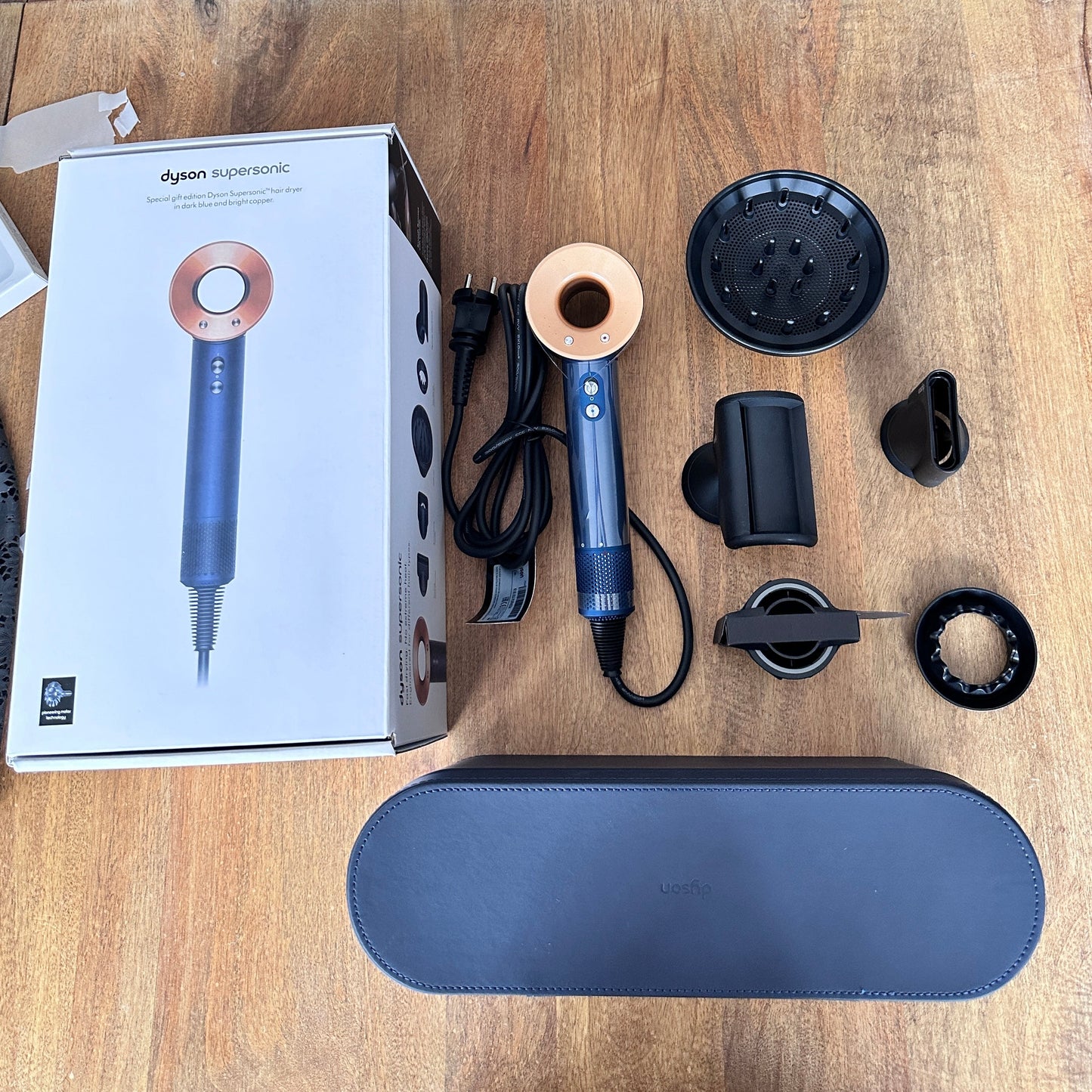 Asciugacapelli Dyson Supersonic™ – Capelli lisci e mossi (Blu di prussia/Rame)